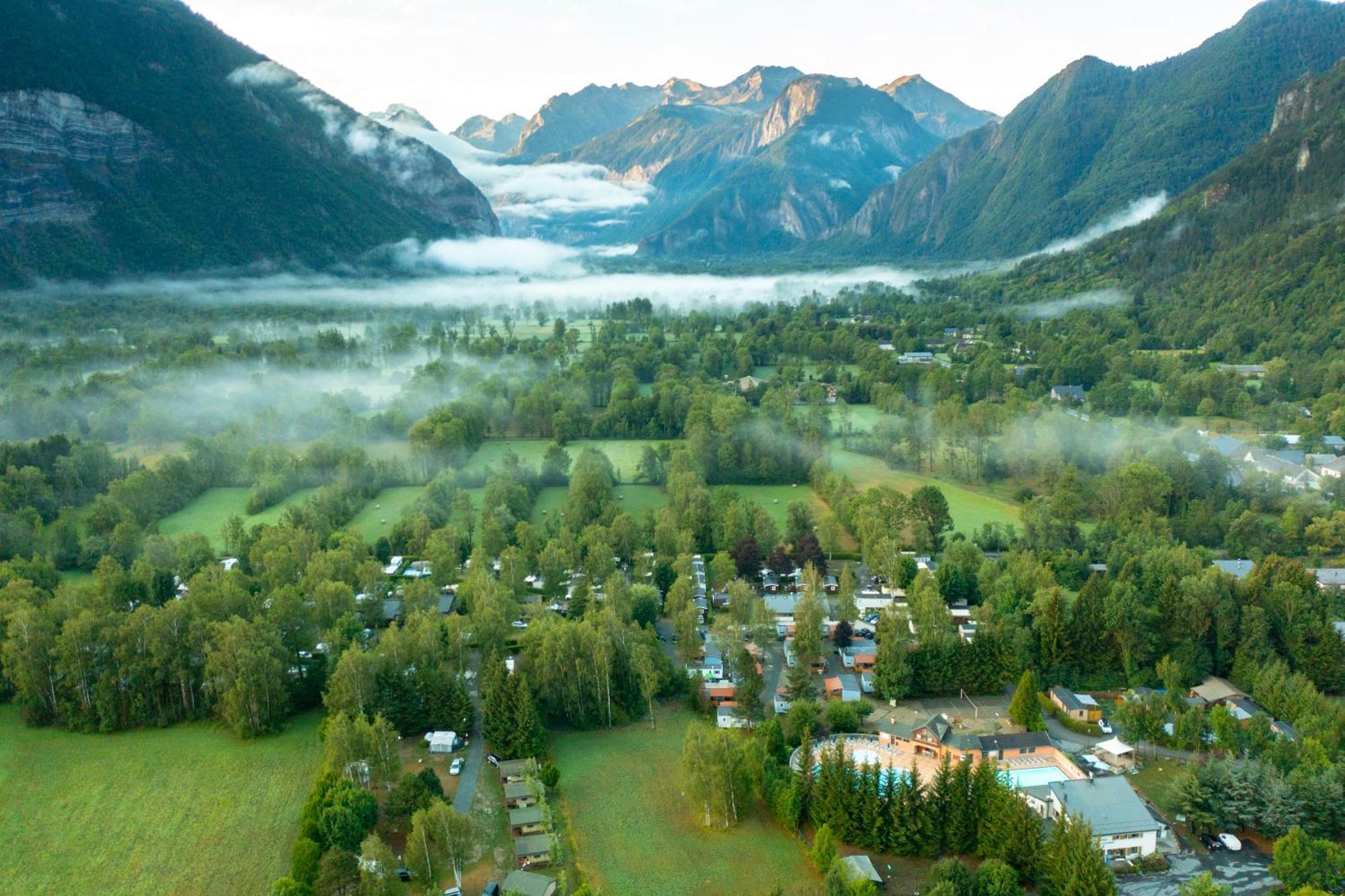 Camping Rcn Belledonne Le Bourg-dʼOisans エクステリア 写真