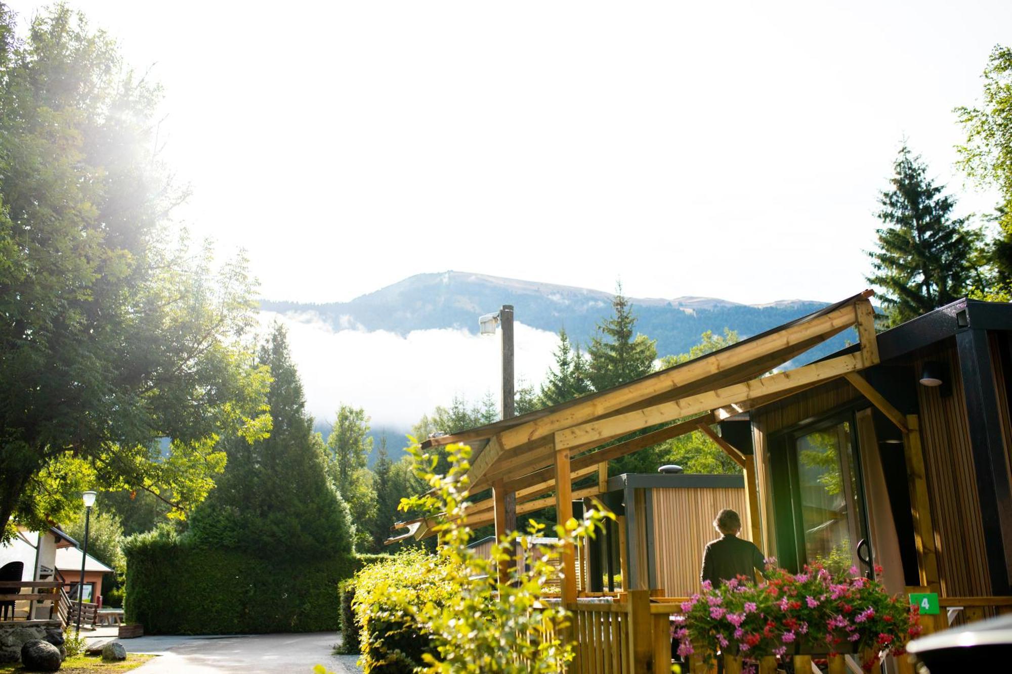 Camping Rcn Belledonne Le Bourg-dʼOisans エクステリア 写真