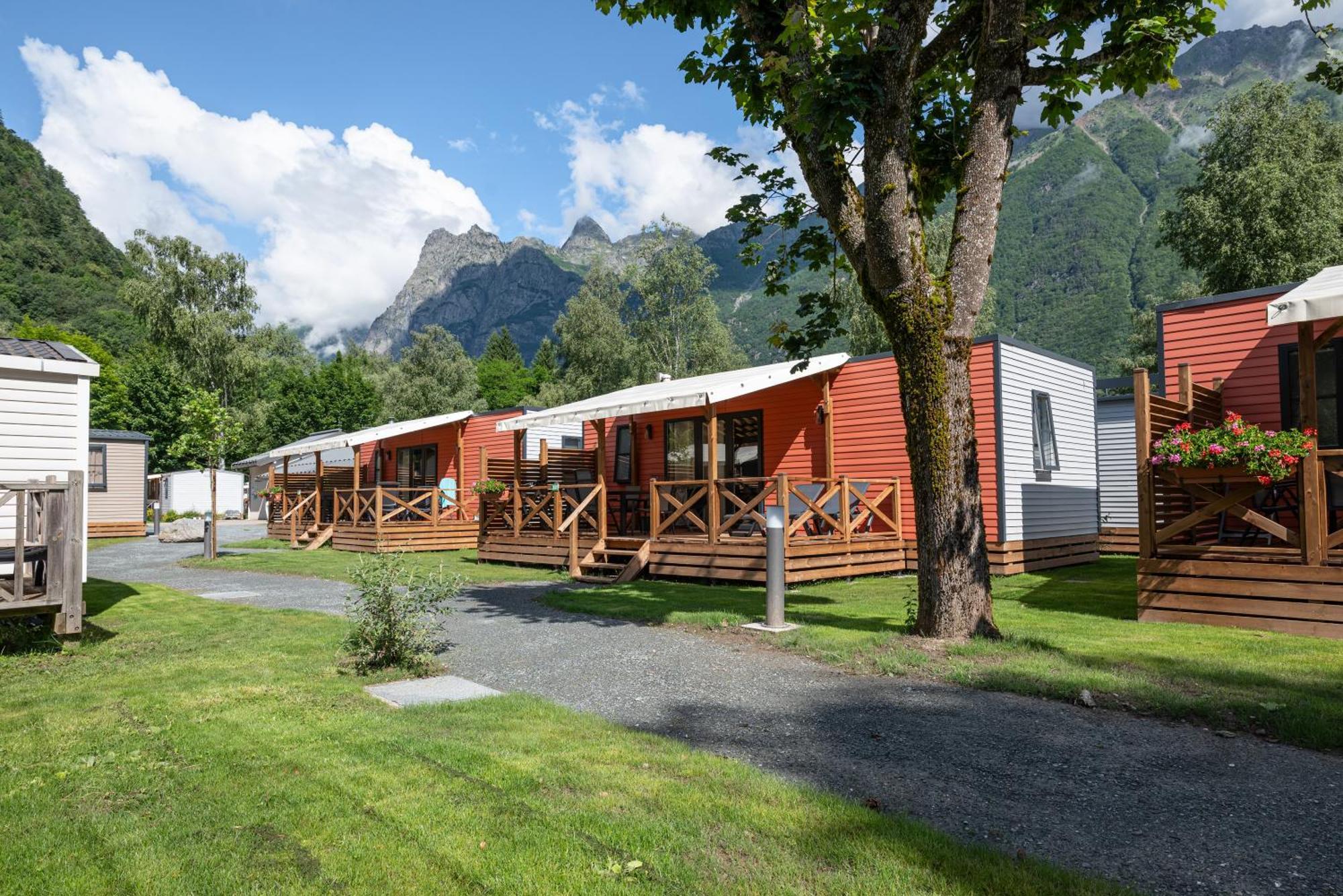 Camping Rcn Belledonne Le Bourg-dʼOisans エクステリア 写真