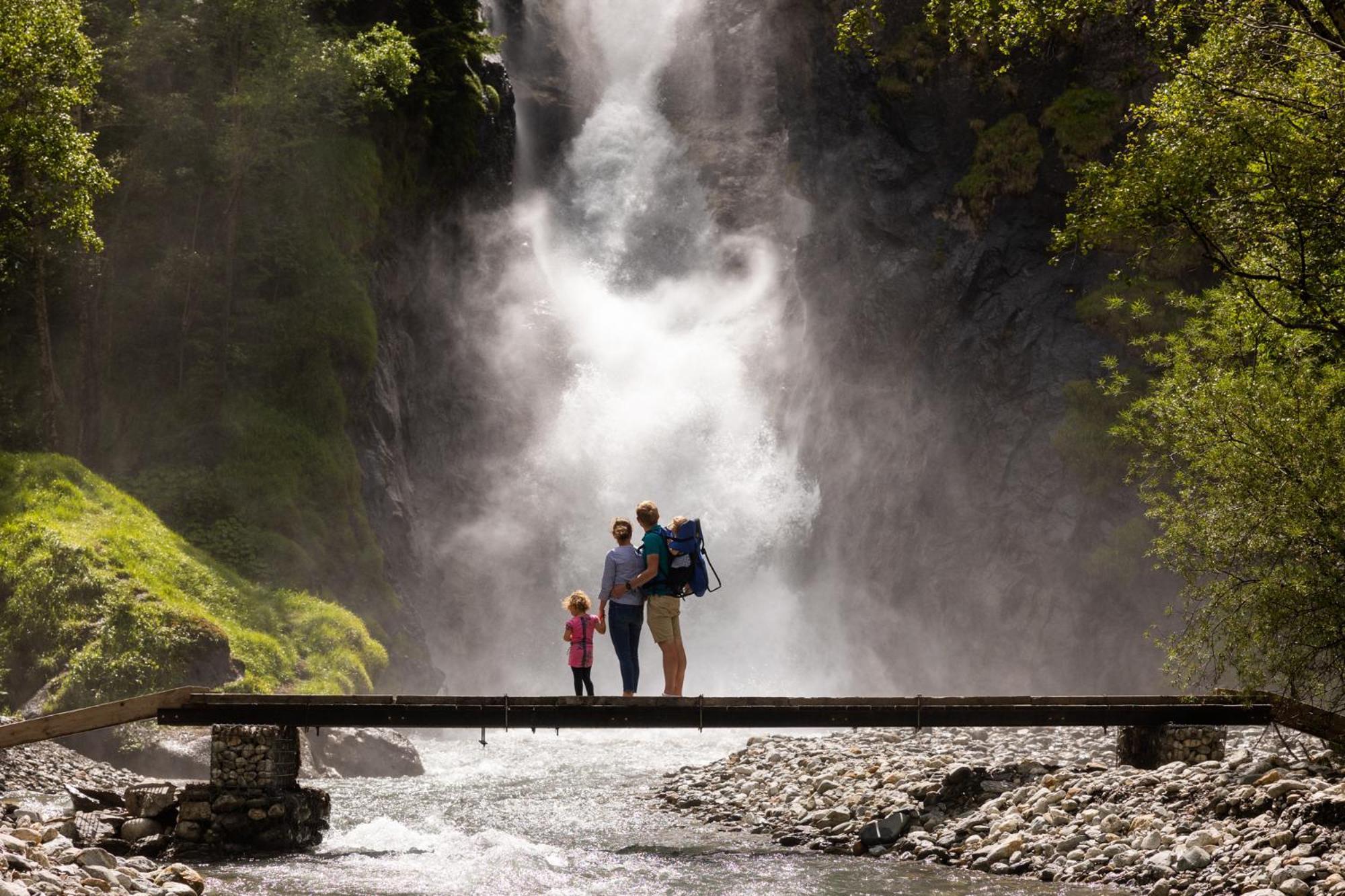 Camping Rcn Belledonne Le Bourg-dʼOisans エクステリア 写真